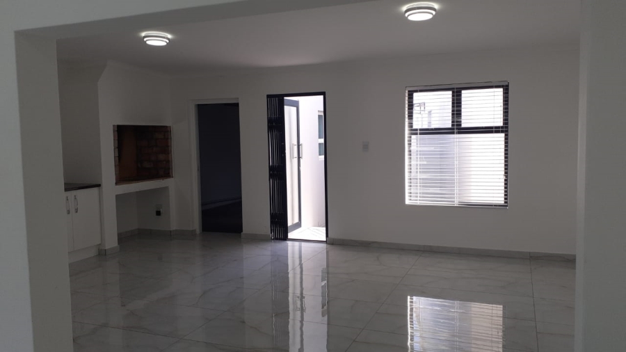 To Let 4 Bedroom Property for Rent in Laguna Sands Western Cape
